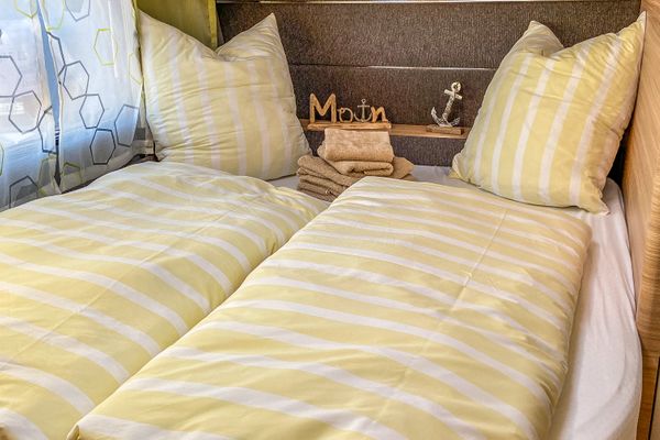  Wohnwagen George Glamper Meerzeit Belauer See - Schlafzimmer