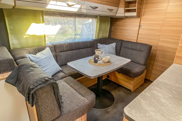  Wohnwagen George Glamper Fernweh Belauer See - Wohnzimmer
