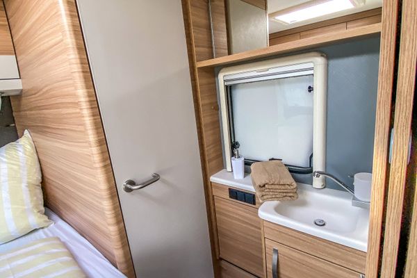  Wohnwagen George Glamper Fernweh Belauer See - Badezimmer