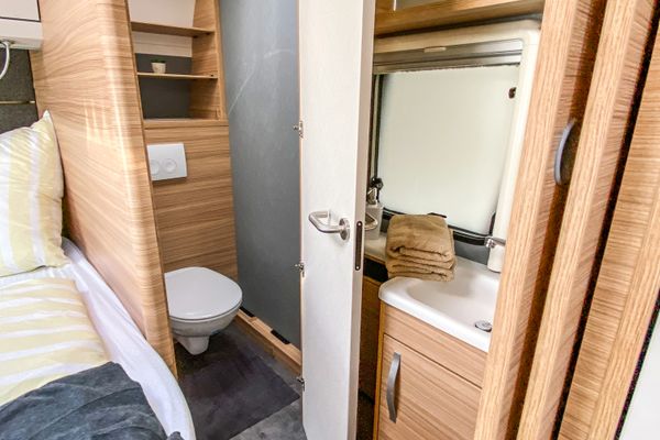  Wohnwagen George Glamper Ahoi Belauer See - Badezimmer