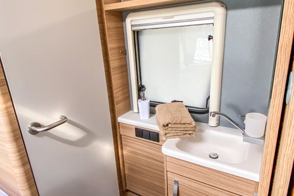  Wohnwagen George Glamper Ahoi Belauer See - Badezimmer