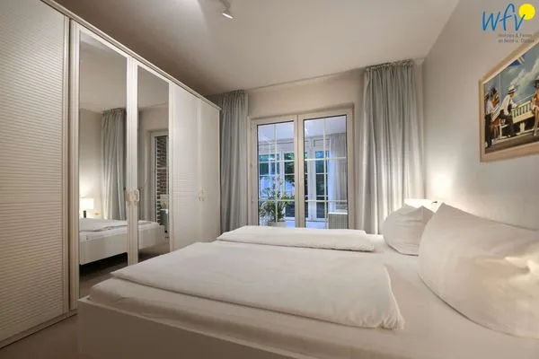 Schlafzimmer Juist Zauber - Haus 3 Ferienwohnung Lampe