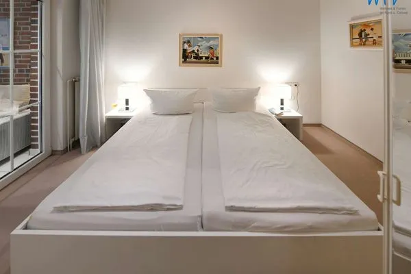 Schlafzimmer Juist Zauber - Haus 3 Ferienwohnung Lampe