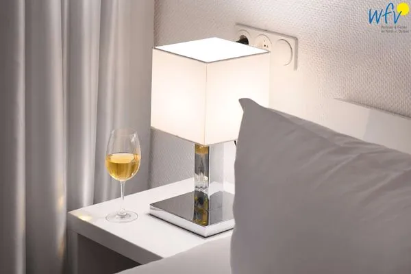 Schlafzimmer Juist Zauber - Haus 3 Ferienwohnung Lampe