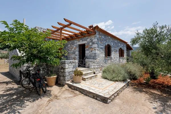 Facade / entrance  Spiti-Eleonas