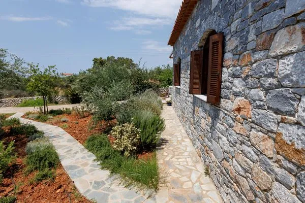 Garden  Spiti-Eleonas