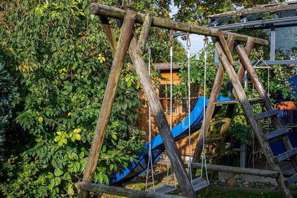  Appelboom Garding - Rutsche und Schaukel