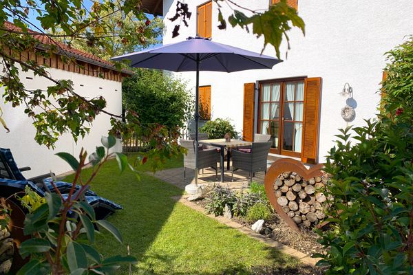  Ferienwohnung Alpina - Ferien mit Herz Ferienwohnungen in Roßhaupten - Gartenblick