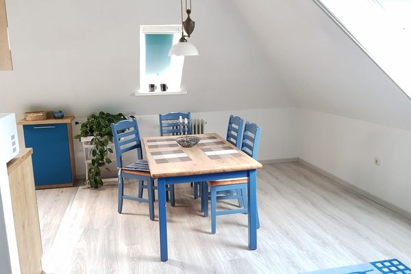  Elvira Garding - Esstisch