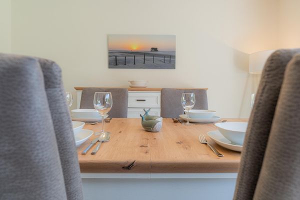  Emma Garding - Esstisch