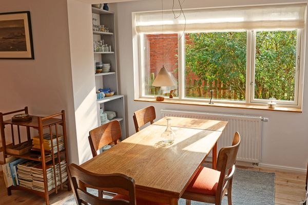  Haus Lore Garding - Esstisch