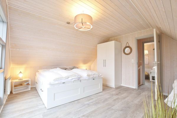  Katingsglück Kating / Katingsiel - Kleiderschrank