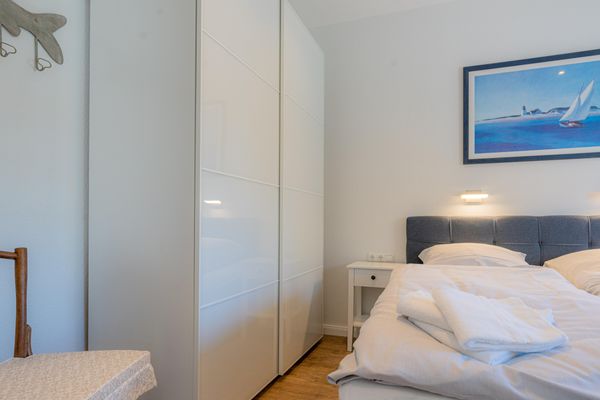  Kleine Auszeit Tönning - Kleiderschrank