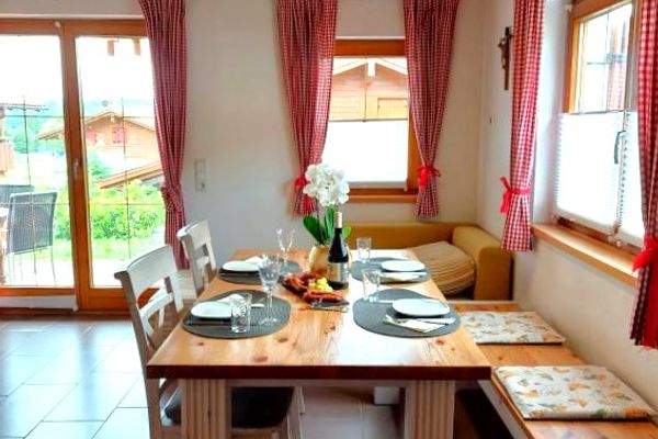 Feriendorf Via Claudia Ferienhaus Lechsee Ferienwohnungen in Lechbruck - Wohnzimmer