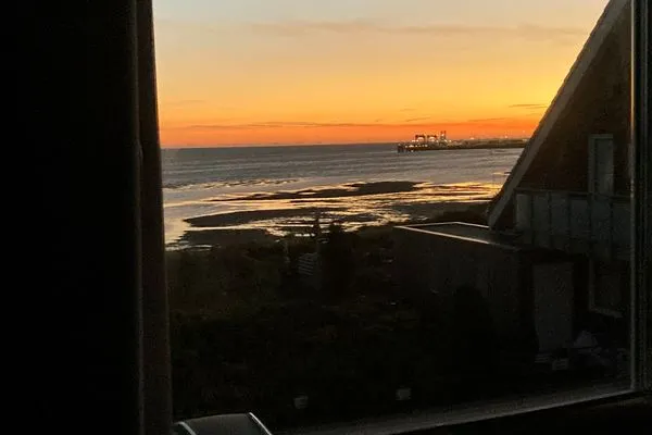 Blick zum Fähranleger aus der Küche der Ferienwohnung Tidenblick in Wittdün auf Amrum  Ferienwohnung Tidenblick