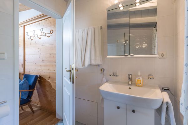  Das Chalet Kleines Appartement mit Garten - by NV-Appartements Kitzbühel - Badezimmer