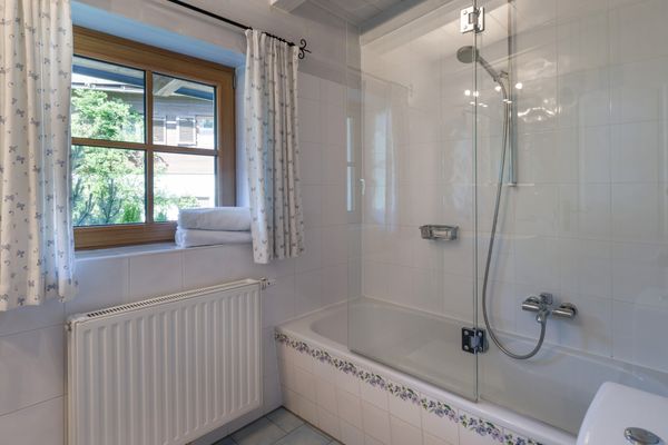  Das Chalet Kleines Appartement mit Garten - by NV-Appartements Kitzbühel - Badezimmer