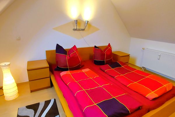  Neue Reihe 17 Wohnung Abendsonne  - Schlafzimmer