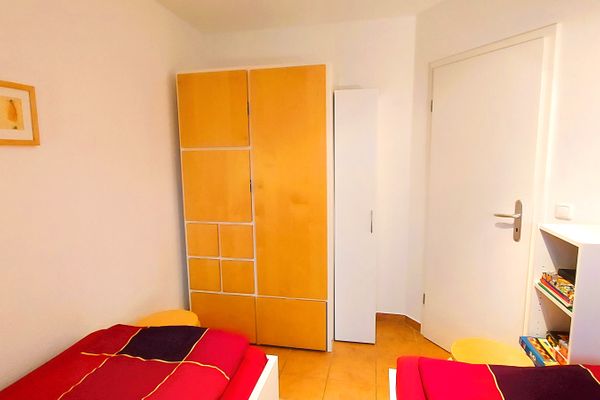  Neue Reihe 17 Wohnung Abendsonne  - Schlafzimmer