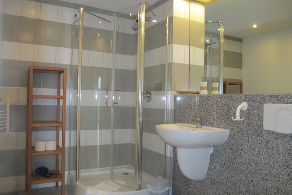  Oland Tating - Dusche