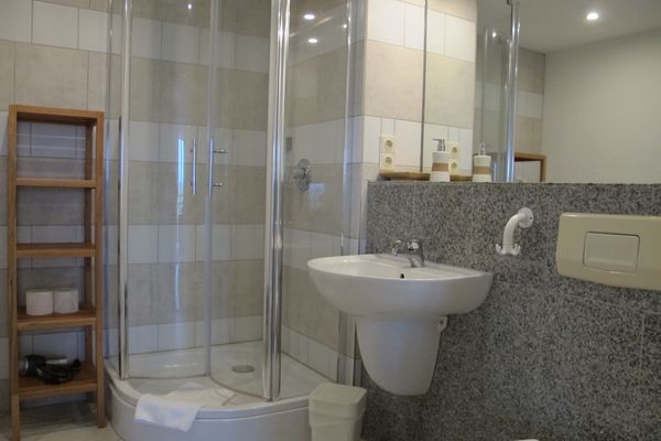  Oland Tating - Dusche