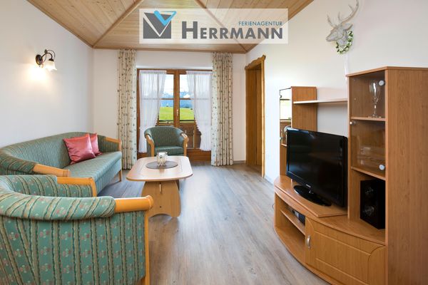 BIO-Bauernhof Salenberghof Ferienwohnung Traumblick Ferienwohnungen in Rieden am Forggensee - Wohnzimmer