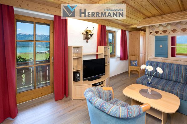 BIO-Bauernhof Salenberghof Ferienwohnung Panorama Ferienwohnungen in Rieden am Forggensee - Wohnzimmer
