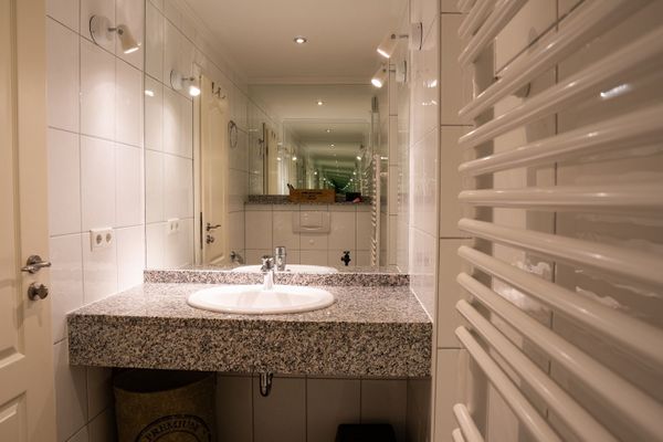  Weltkate Welt / Vollerwiek - Waschbecken