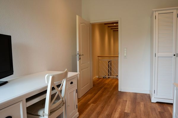  Weltkate Welt / Vollerwiek - Schreibtisch