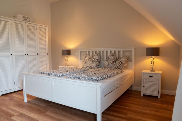  Weltkate Welt / Vollerwiek - Kleiderschrank