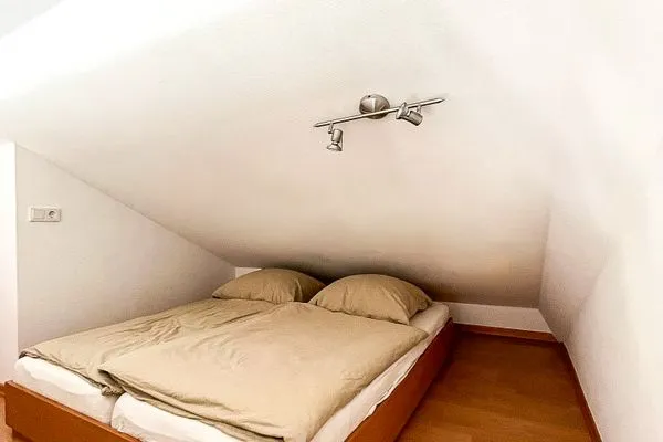 Schlafniesche über dem Wohnzimmer Residenz am Strand Wohnung 1-21