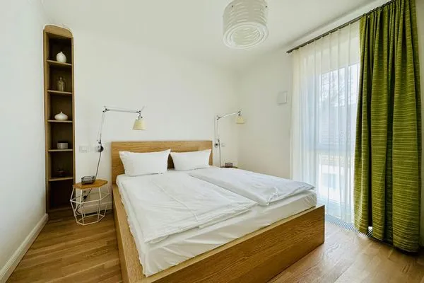 Schlafzimmer mit Doppelbett Logierhaus Friedrich WE 12 - "Dünenglitzern"