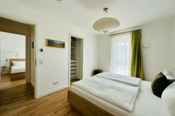 Schlafzimmer mit Doppelbett Logierhaus Friedrich WE 12 - "Dünenglitzern"