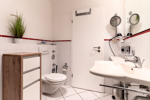 Friesenresidenz Ferienwohnung Sanddorn in der Friesenresidence Bad - Badezimmer