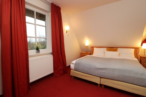 FERIENHÄUSER Küstenwaldvilla Ostseebad Dierhagen - Schlafzimmer