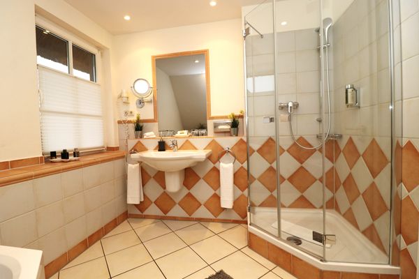 FERIENHÄUSER Küstenwaldvilla Ostseebad Dierhagen - Badezimmer