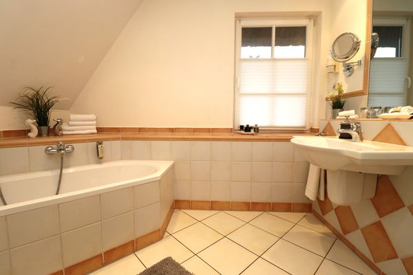 FERIENHÄUSER Küstenwaldvilla Ostseebad Dierhagen - Badezimmer