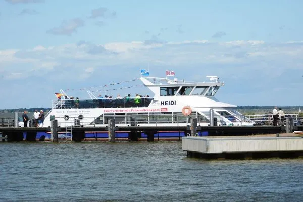 Einfamilienhaus Ostseenest Fuhlendorf - Fahrgastschiff  Ostseenest