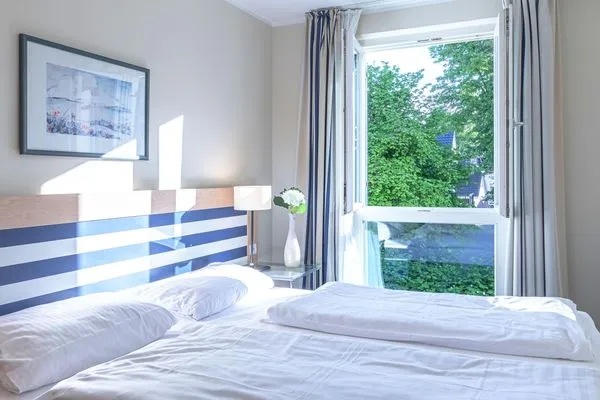 Ferienwohnung Bernsteinwind in Zingst - Schlafzimmer Bett  Bernsteinwind