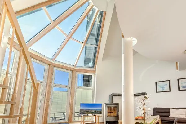 Wohnbereich mit Heller Fensterfront  Ferienwohung Kira