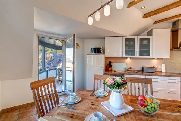 große Küche mit Essbereich  Ferienwohung Kira