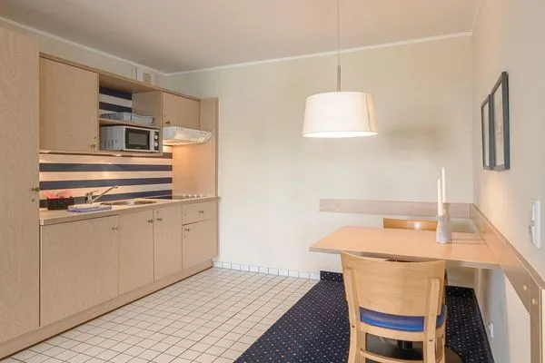 Ferienwohnung Meeresblau Zingst - Küchenzeile mit Essbereich  Meeresblau