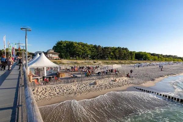 Ferienwohnung Ostseesonne Zingtser Strand bei Sonnenschein  Ostseesonne
