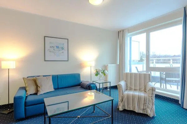 Ferienwohnung Deichkieker Aparthotel Zingst - Wohnzimmer mit Deichblick  Deichkieker