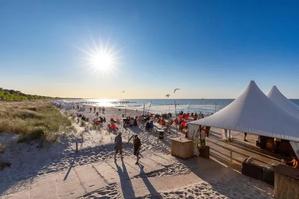Ferienwohnung Deichkieker Aparthotel Zingst - Strandbar an der Seebrücke  Deichkieker