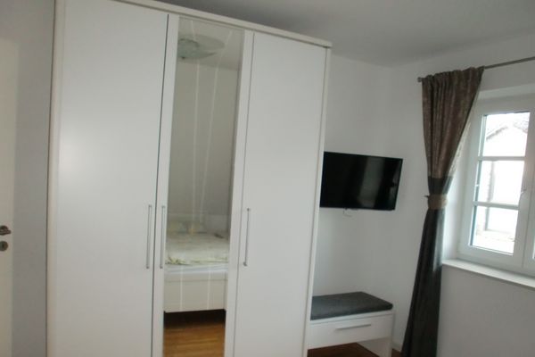  Haus Vlora St. Peter-Böhl - Kleiderschrank