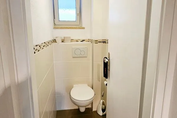 Gäste-WC  Ferienwohnung "Ampermoos"