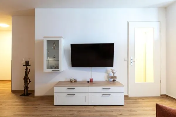 Ferienwohnung Herzog Barnim Aparthotel Zingst - Wohnraum TV  Herzog Barnim