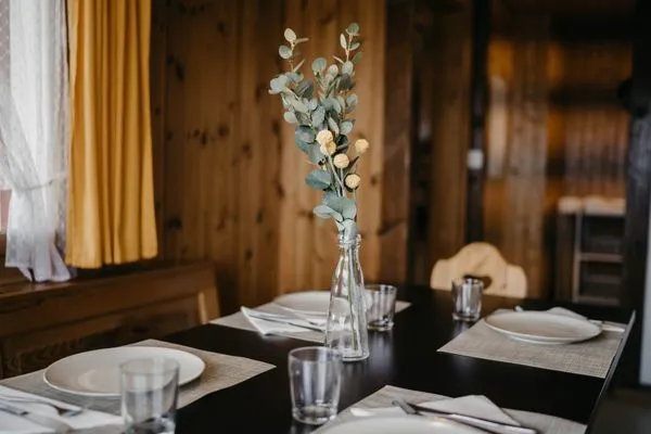 Table with decoration  Apartment Bergdohle