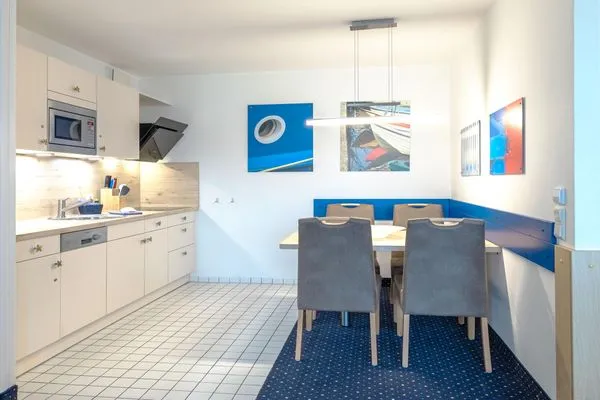 Ferienwohnung Meeresbrise Aparthotel Zingst - Küche und Essbereich  Meeresbrise